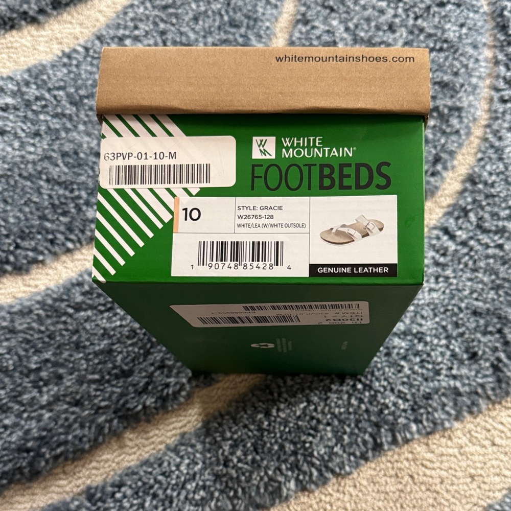 NIB.. Women’s White Mountain Footbeds in white - Picture 2 of 5